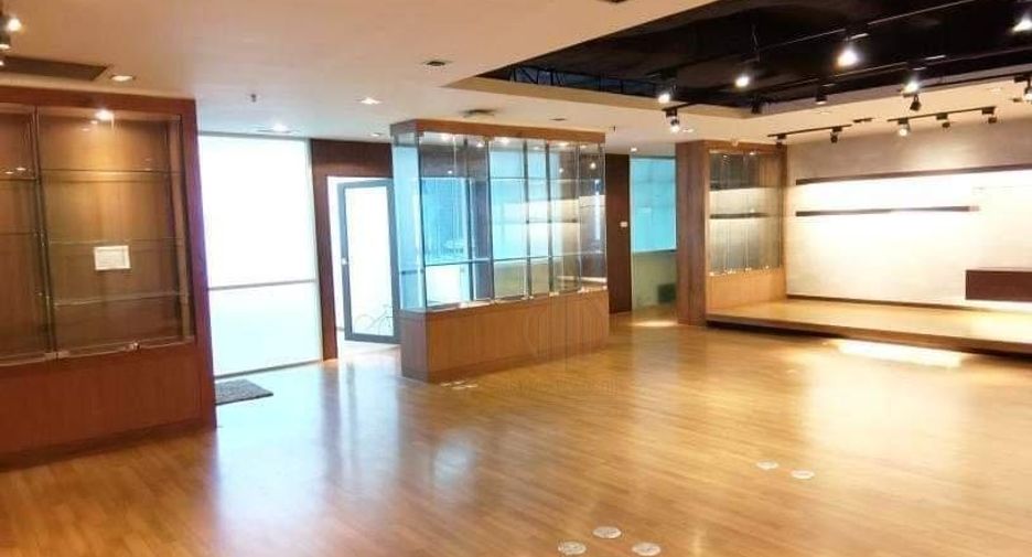 For rent 4 bedrooms office in Khlong Toei, Bangkok