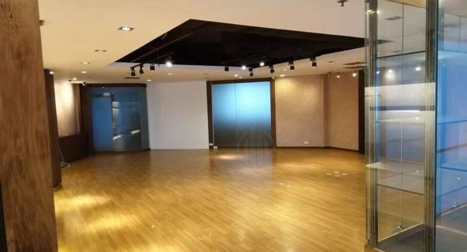 For rent 4 bedrooms office in Khlong Toei, Bangkok