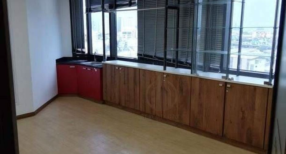 For rent 4 bedrooms office in Khlong Toei, Bangkok