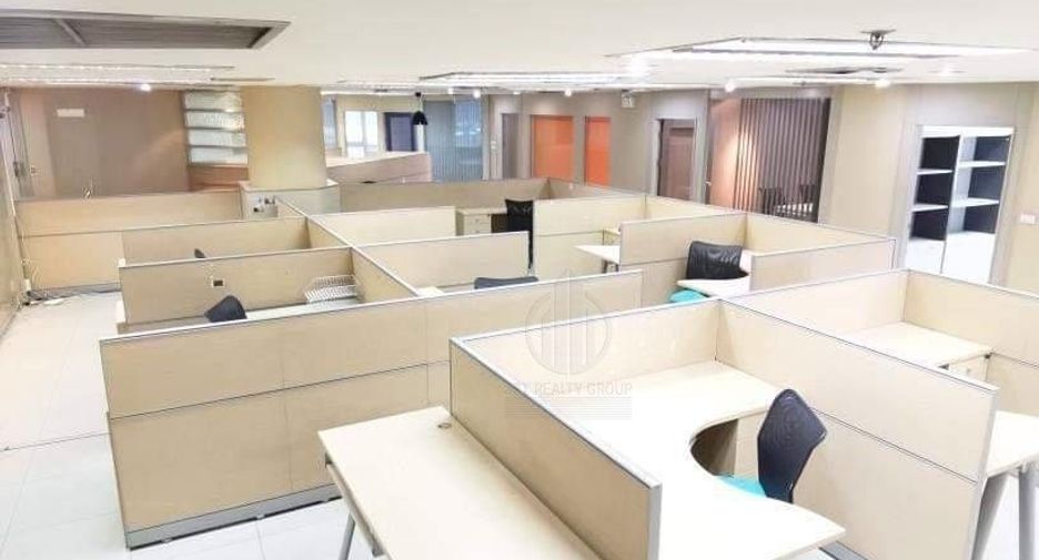 For rent 4 bedrooms office in Khlong Toei, Bangkok