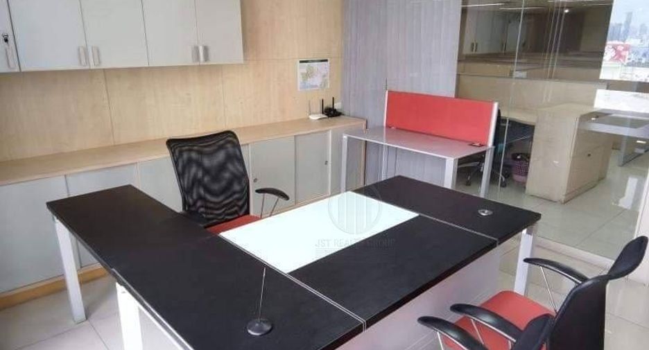 For rent 4 bedrooms office in Khlong Toei, Bangkok