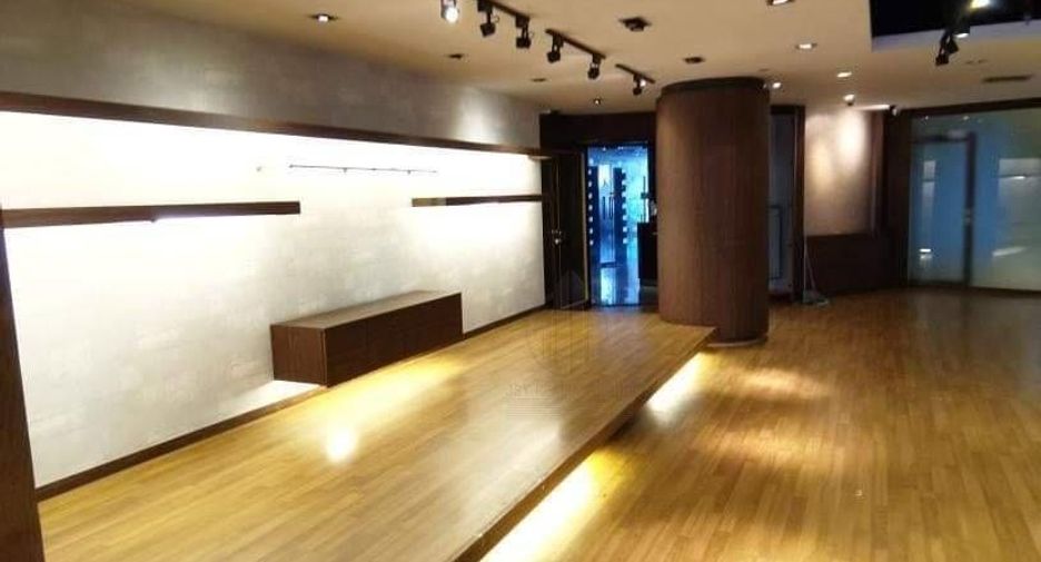 For rent 4 bedrooms office in Khlong Toei, Bangkok