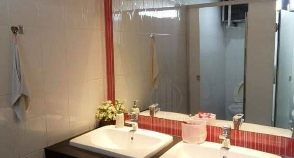 For rent 4 bedrooms office in Khlong Toei, Bangkok
