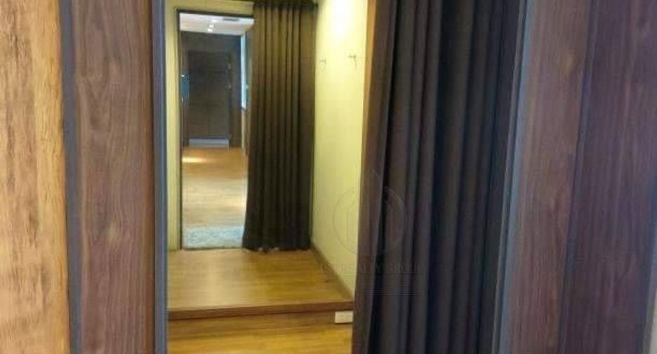 For rent 4 bedrooms office in Khlong Toei, Bangkok