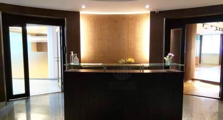 For rent 4 bedrooms office in Khlong Toei, Bangkok