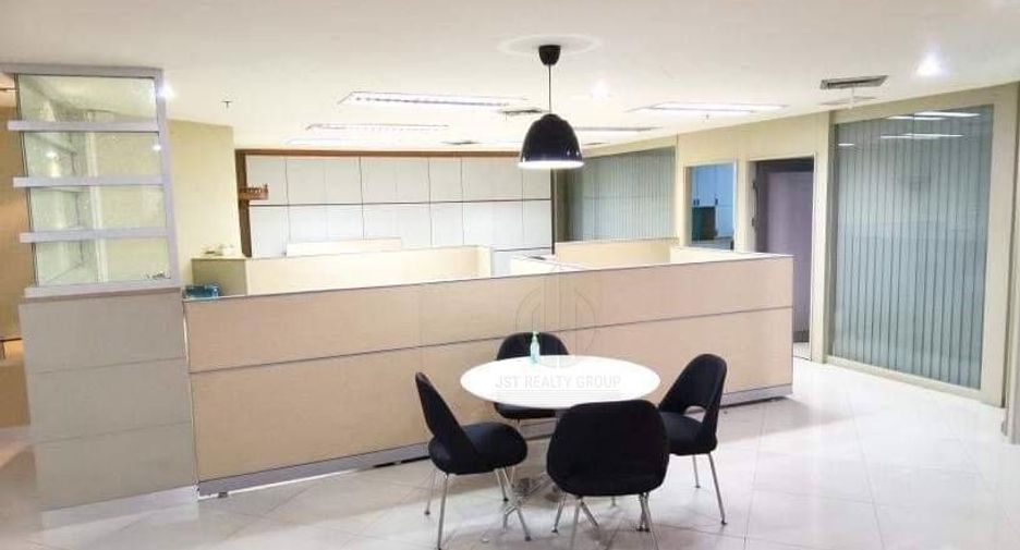 For rent 4 bedrooms office in Khlong Toei, Bangkok