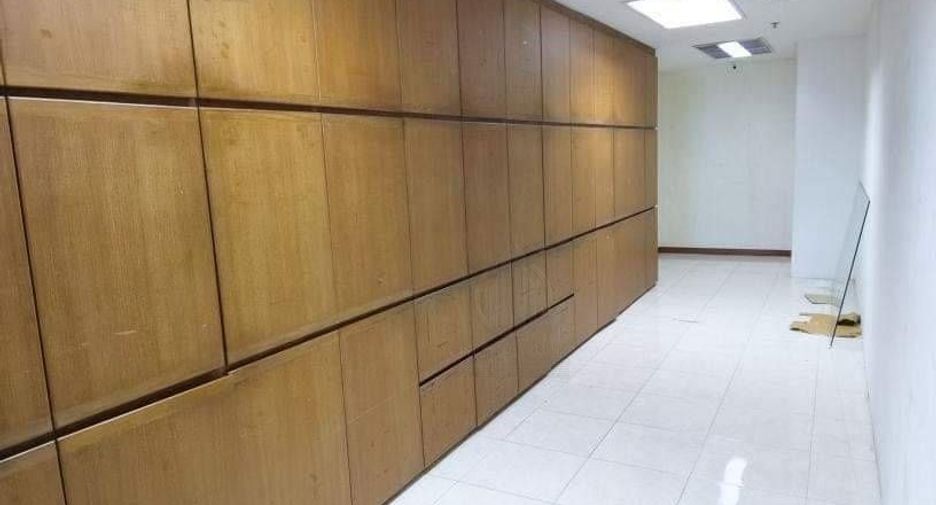 For rent 4 bedrooms office in Khlong Toei, Bangkok