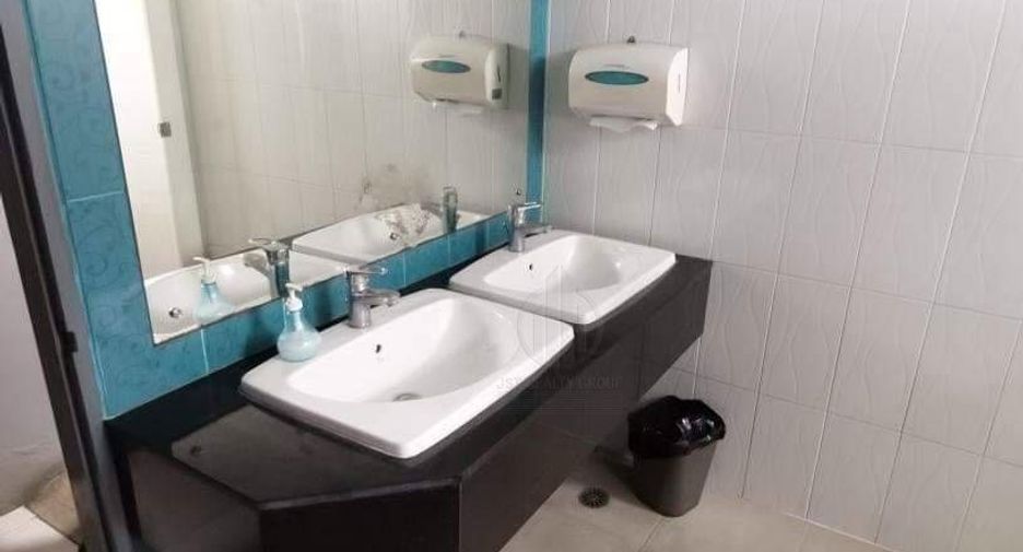 For rent 4 bedrooms office in Khlong Toei, Bangkok