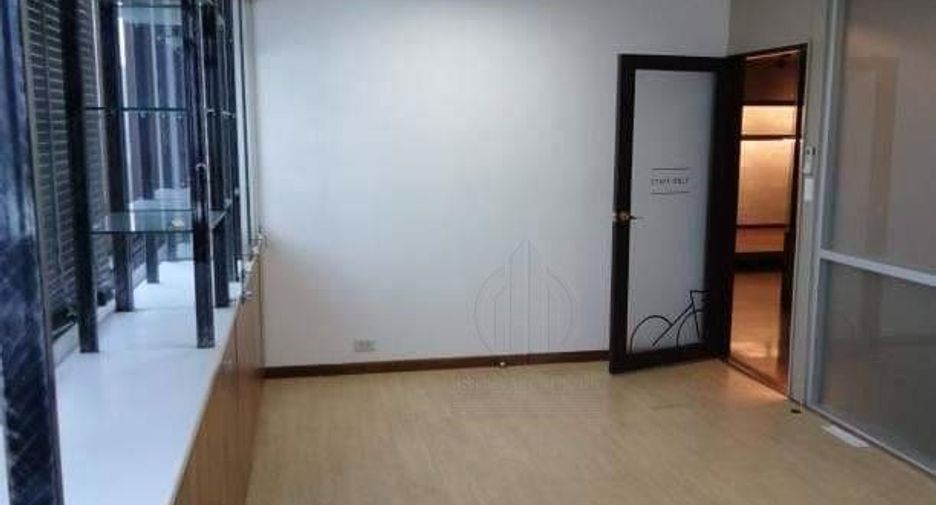 For rent 4 bedrooms office in Khlong Toei, Bangkok