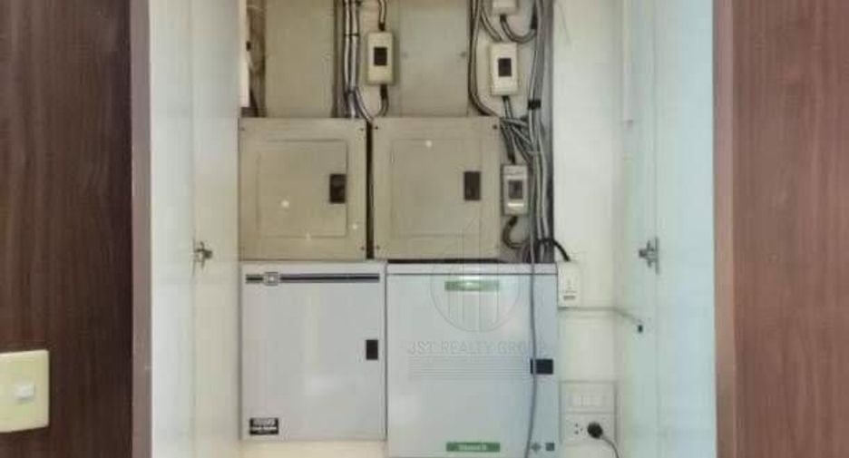 For rent 4 bedrooms office in Khlong Toei, Bangkok