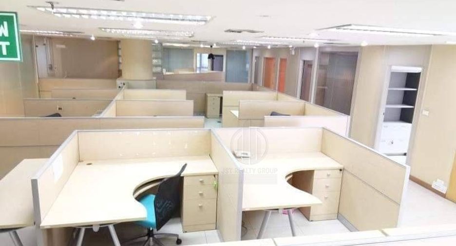 For rent 4 bedrooms office in Khlong Toei, Bangkok