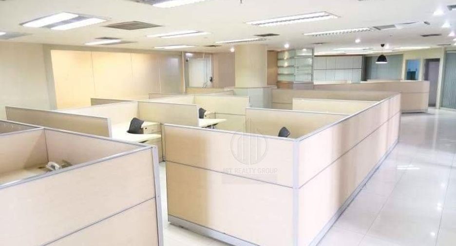 For rent 4 bedrooms office in Khlong Toei, Bangkok