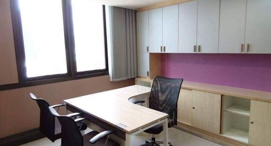 For rent 4 bedrooms office in Khlong Toei, Bangkok