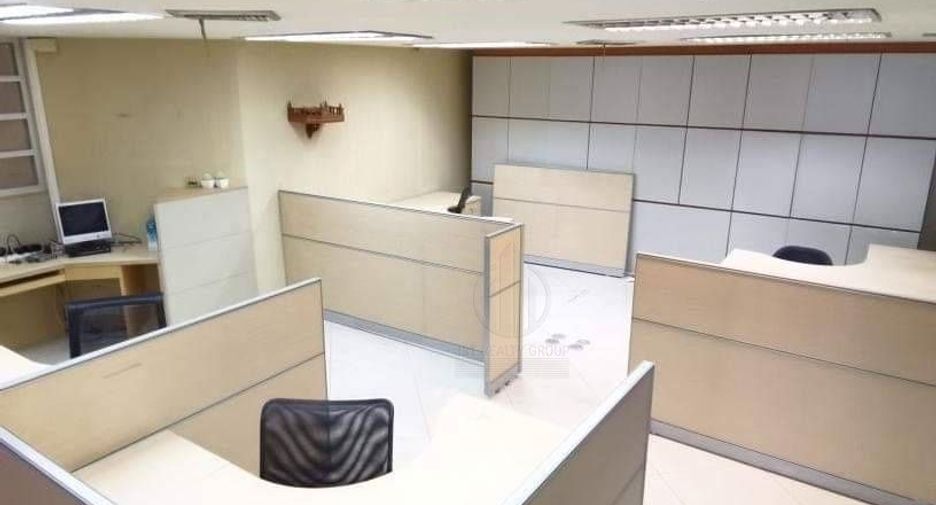 For rent 4 bedrooms office in Khlong Toei, Bangkok