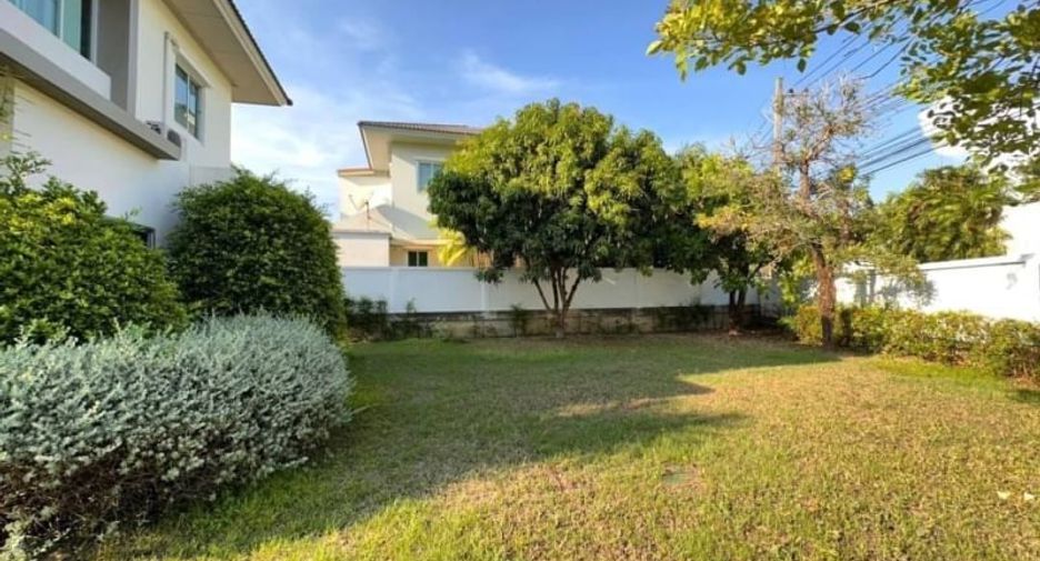 For sale 3 bedrooms house in Si Racha, Chonburi