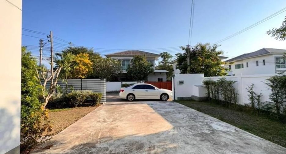 For sale 3 bedrooms house in Si Racha, Chonburi