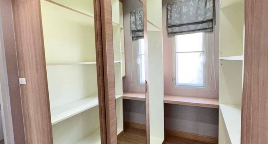 For sale 3 bedrooms house in Si Racha, Chonburi