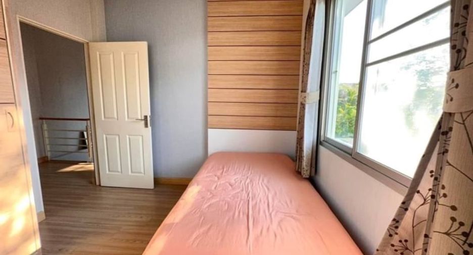 For sale 3 bedrooms house in Si Racha, Chonburi