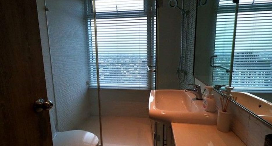 For sale 4 bedrooms condo in Khlong Toei, Bangkok