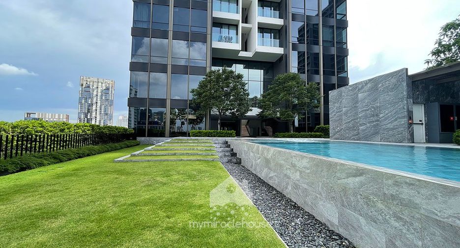For rent 1 bed condo in Khlong Toei, Bangkok