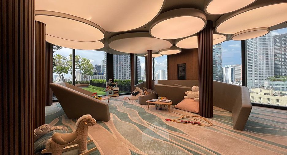 For rent 1 bed condo in Khlong Toei, Bangkok
