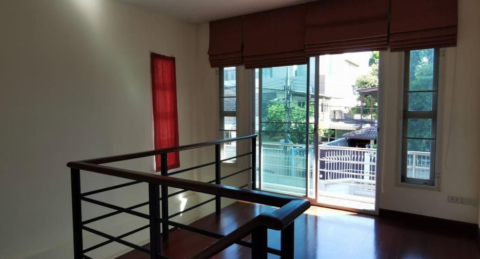 ให้เช่า 3 ห้องนอน บ้านเดี่ยว ใน วัฒนา, กรุงเทพฯ