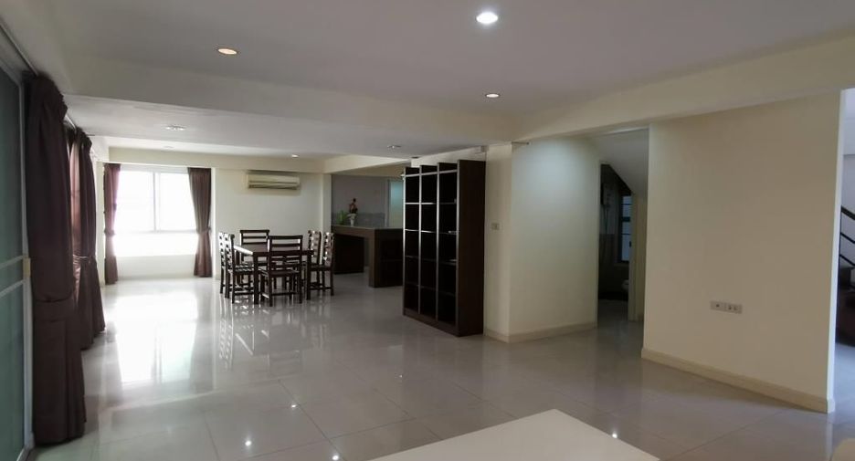 ให้เช่า 3 ห้องนอน บ้านเดี่ยว ใน วัฒนา, กรุงเทพฯ