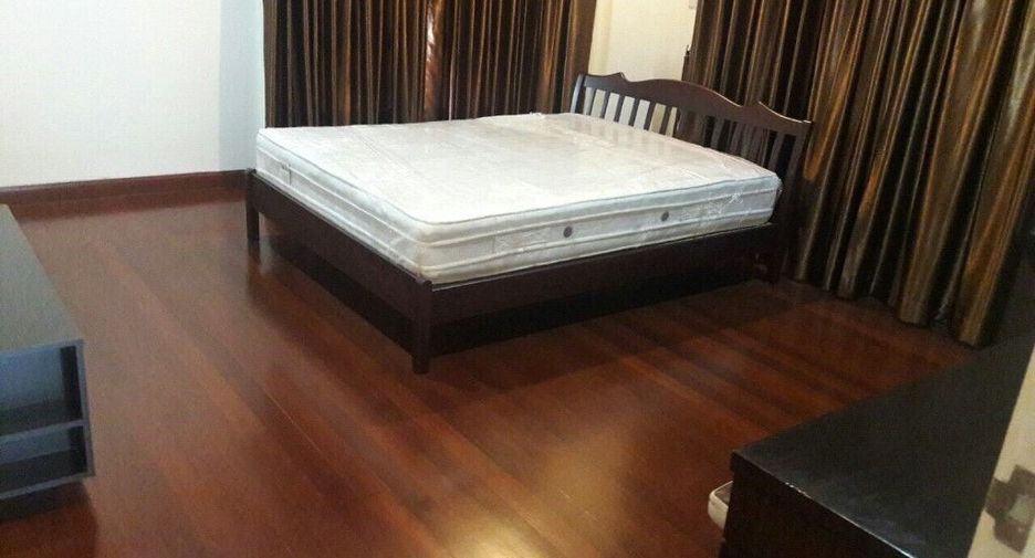 ให้เช่า 3 ห้องนอน บ้านเดี่ยว ใน วัฒนา, กรุงเทพฯ