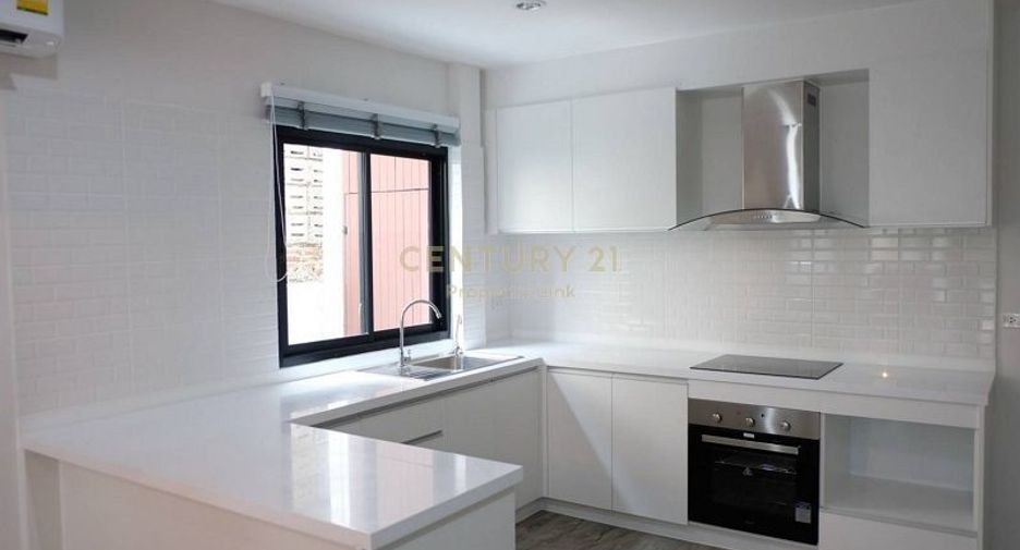 For sale 3 bedrooms townhouse in Phaya Thai, Bangkok