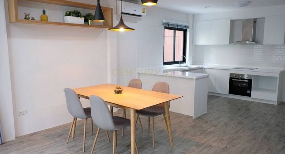 For sale 3 bedrooms townhouse in Phaya Thai, Bangkok