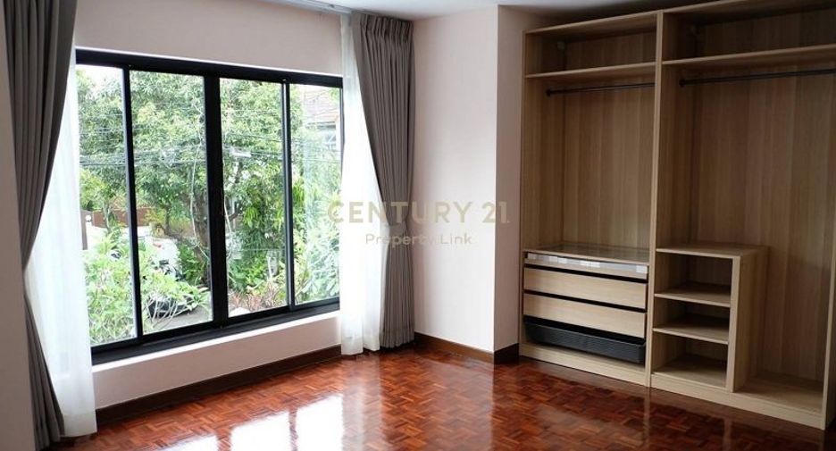 For sale 3 bedrooms townhouse in Phaya Thai, Bangkok