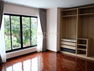 For sale 3 bed townhouse in Phaya Thai, Bangkok