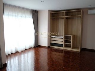 For sale 3 bed townhouse in Phaya Thai, Bangkok