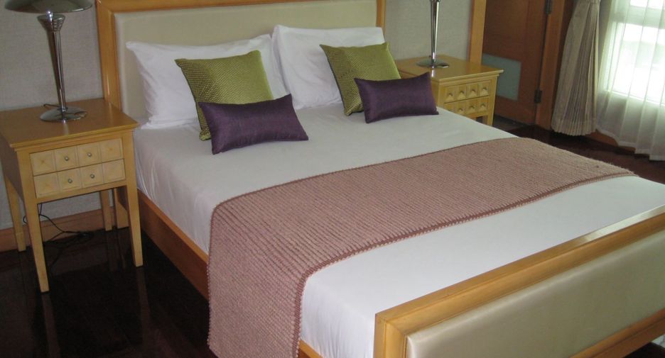 For rent 3 bedrooms condo in Watthana, Bangkok