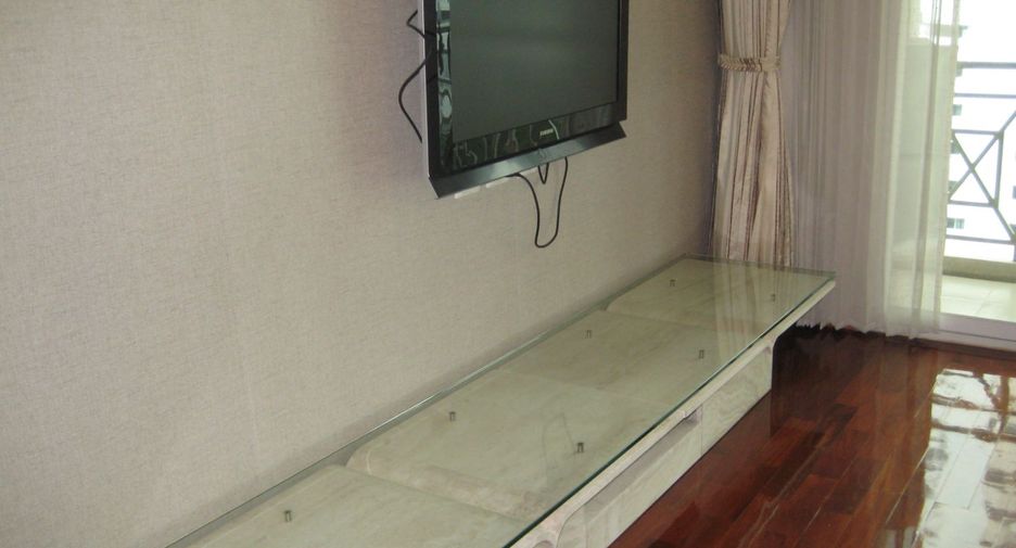 For rent 3 bedrooms condo in Watthana, Bangkok