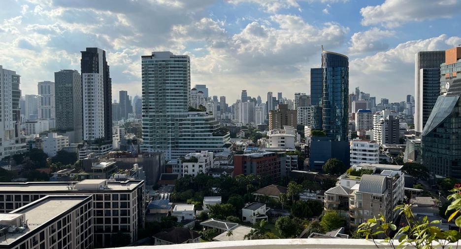 For sale 2 bedrooms condo in Watthana, Bangkok