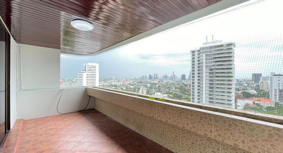 For rent 4 bedrooms condo in Watthana, Bangkok