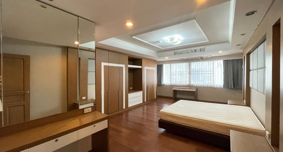 For rent 4 bedrooms condo in Watthana, Bangkok