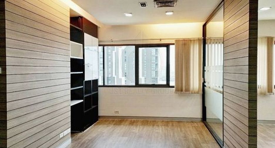 For rent 1 bed office in Watthana, Bangkok