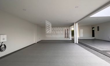 For sale 5 bed house in Lat Krabang, Bangkok