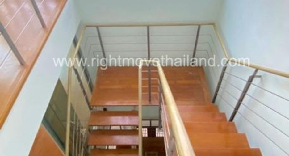 À vendre 3 chambres maison de ville à Yan Nawa, Bangkok