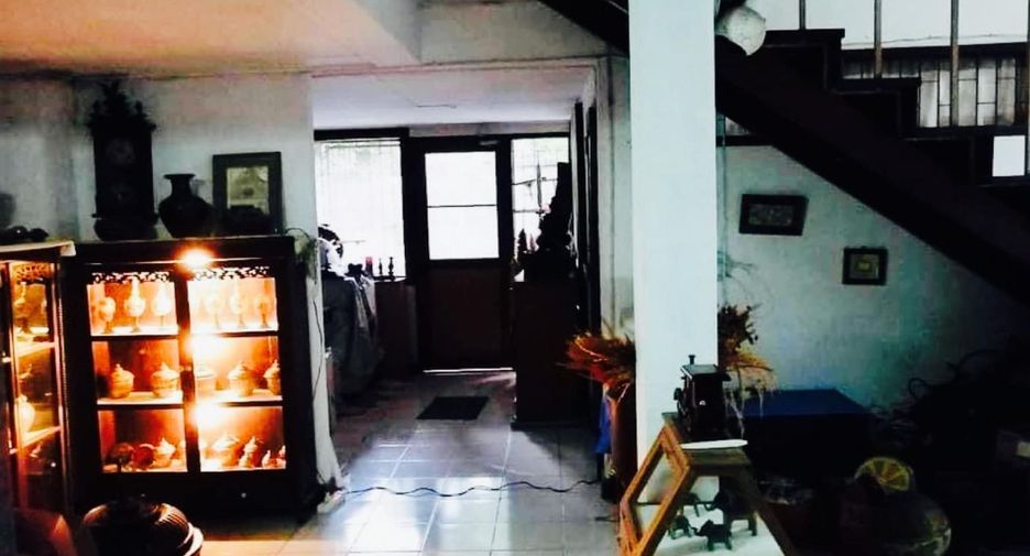 For rent and for sale 3 bedrooms house in Watthana, Bangkok