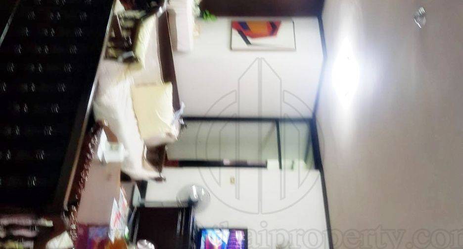 For sale 3 bedrooms condo in Khlong Toei, Bangkok