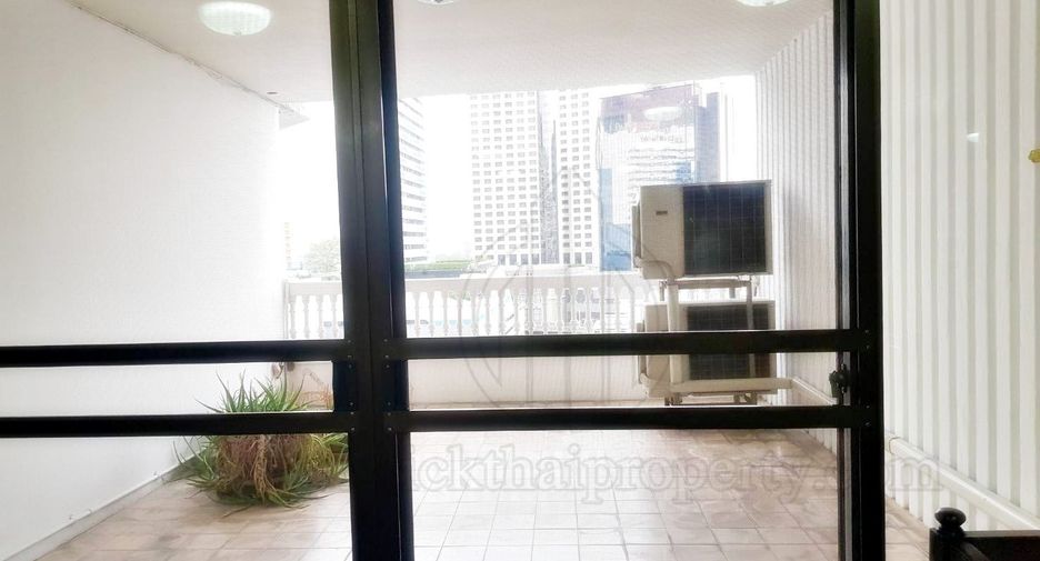 For sale 3 bedrooms condo in Khlong Toei, Bangkok