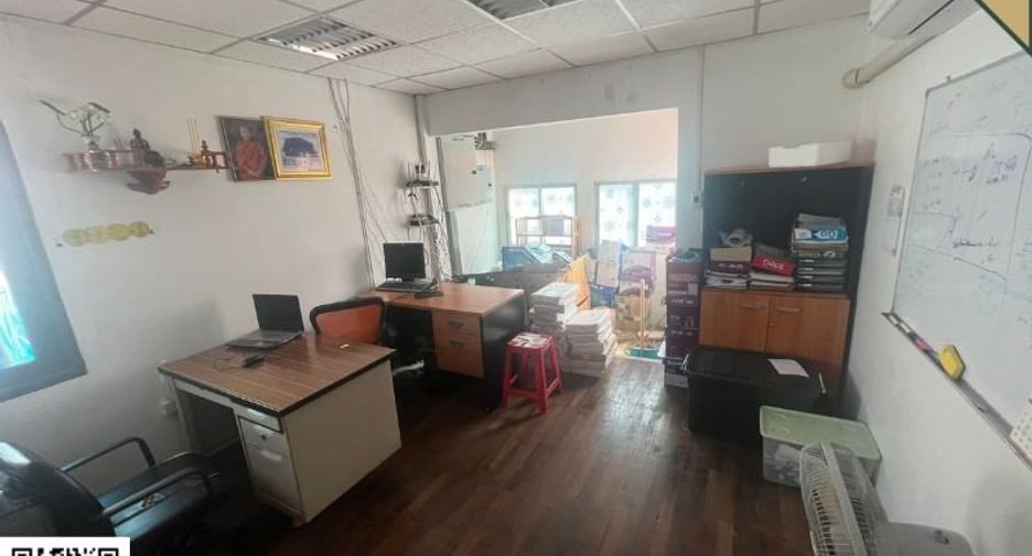 For sale 3 bedrooms office in Watthana, Bangkok