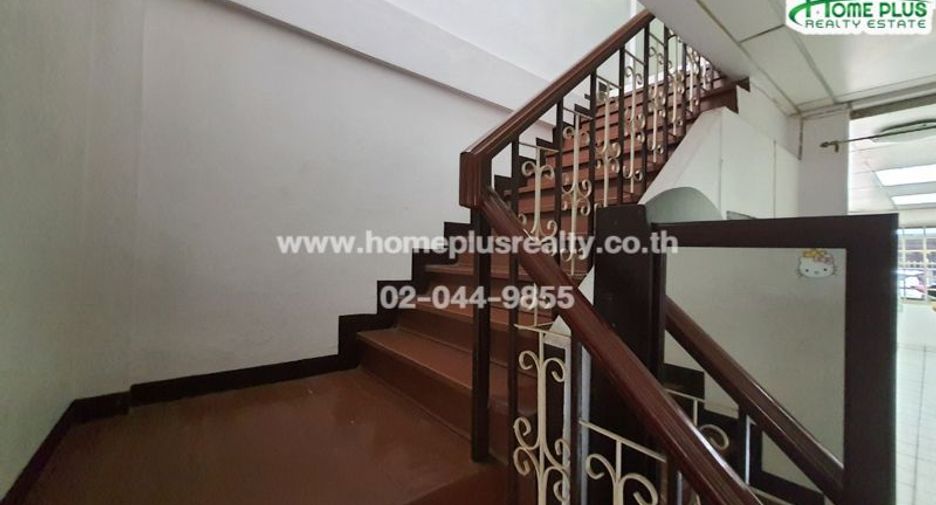 For sale 2 bedrooms townhouse in Huai Khwang, Bangkok