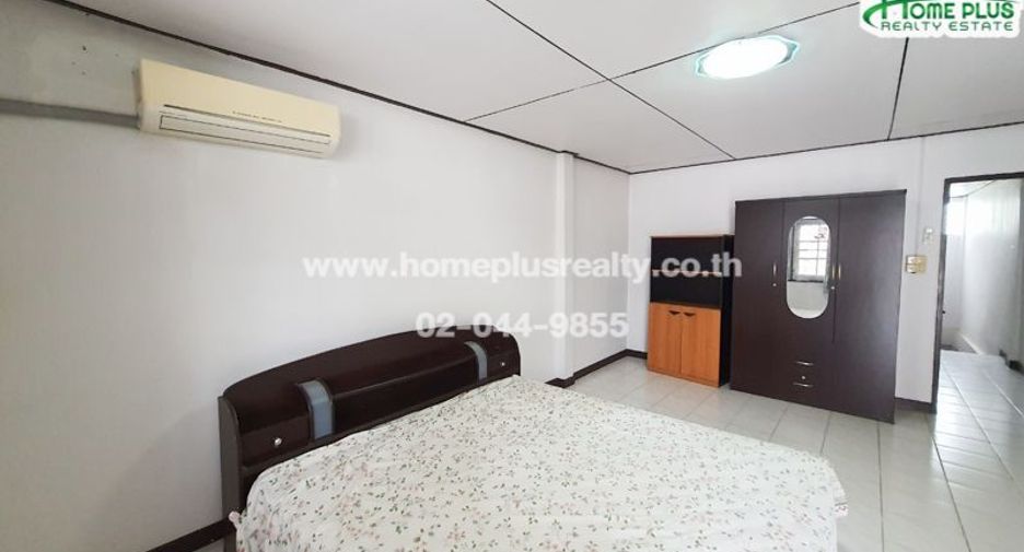 For sale 2 bedrooms townhouse in Huai Khwang, Bangkok
