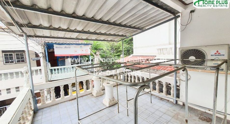 For sale 2 bedrooms townhouse in Huai Khwang, Bangkok