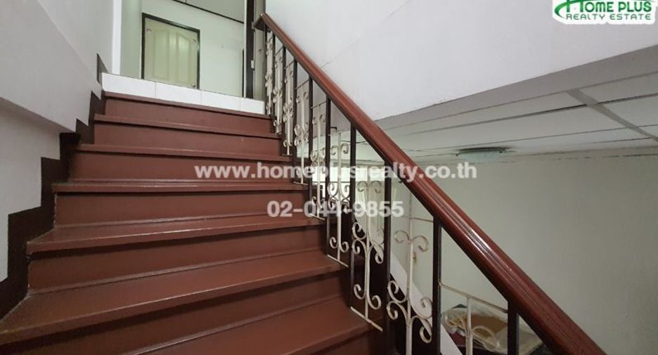 For sale 2 bedrooms townhouse in Huai Khwang, Bangkok
