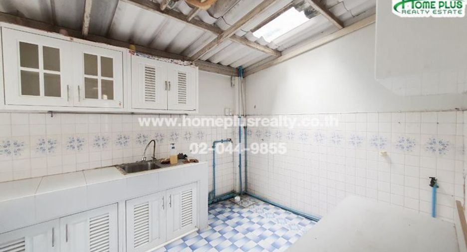 For sale 2 bedrooms townhouse in Huai Khwang, Bangkok